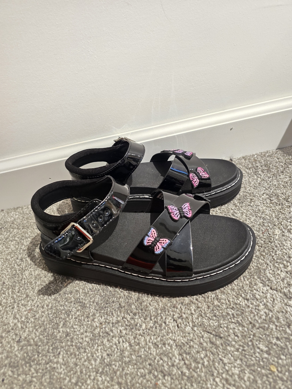 wonder nation Black Patent Sandals with Pink Butterfly Accents SIZE 3